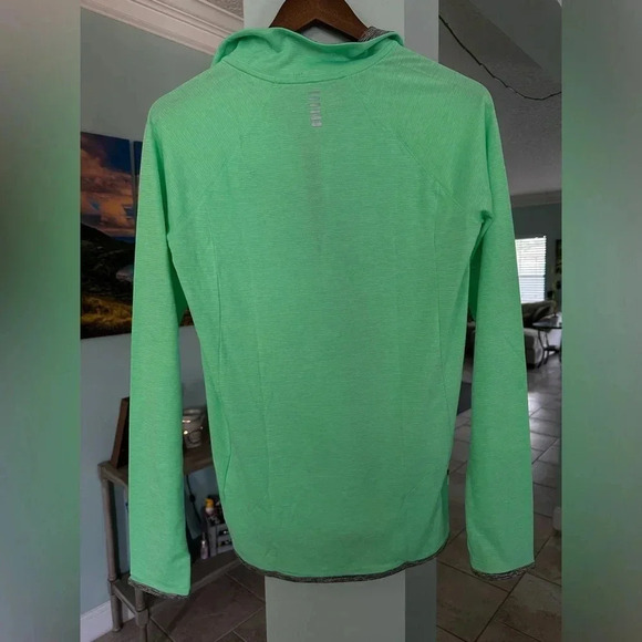 Women’s Under Armour Medium Jacket NWT Green - Picture 4 of 4